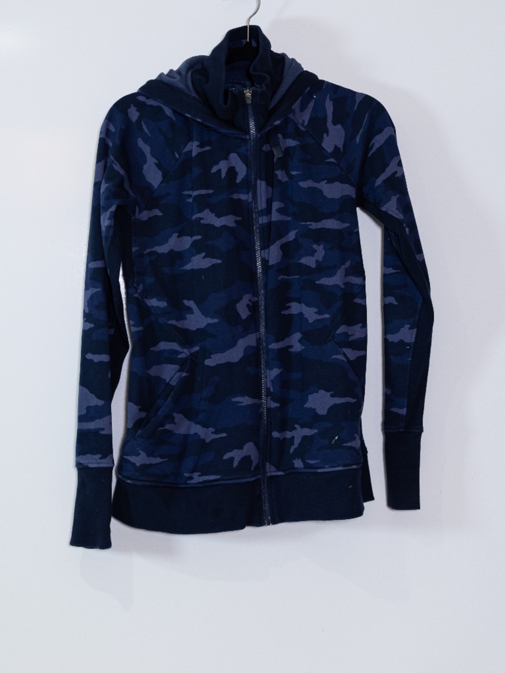 Athleta Women's Triumph Full Zip Athletic Work Out Jacket Blue Camo Print MT